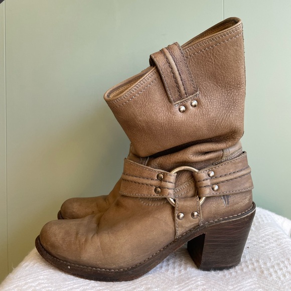 Frye Carmen Harness Short Boots, Grey Sz US 7 (Runs big) - Picture 5 of 13